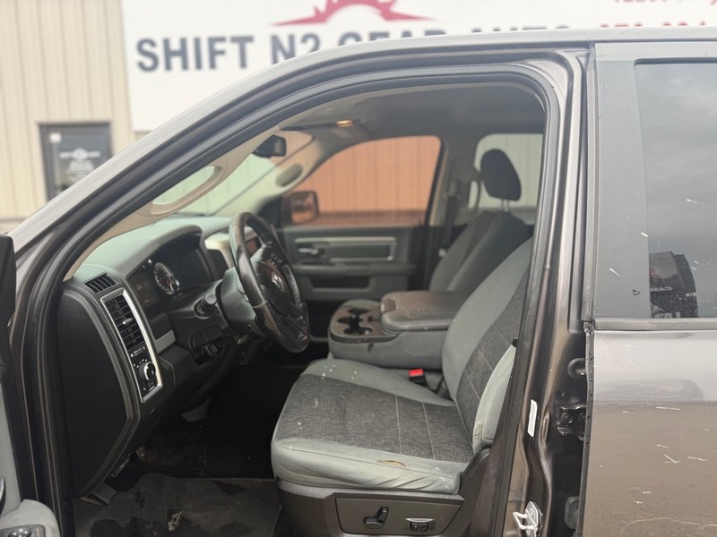 Ram 1500 Classic Vehicle Full-screen Gallery Image 6