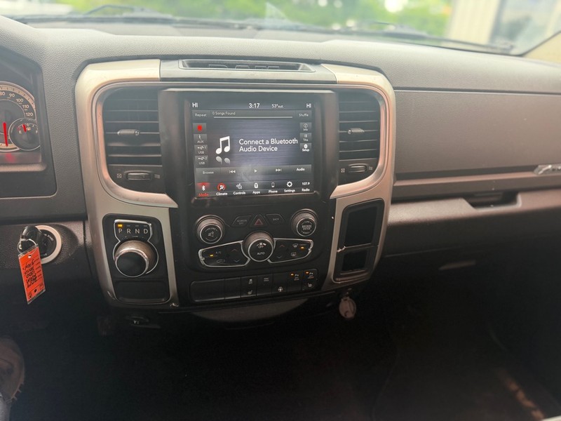Ram 1500 Classic Vehicle Full-screen Gallery Image 7