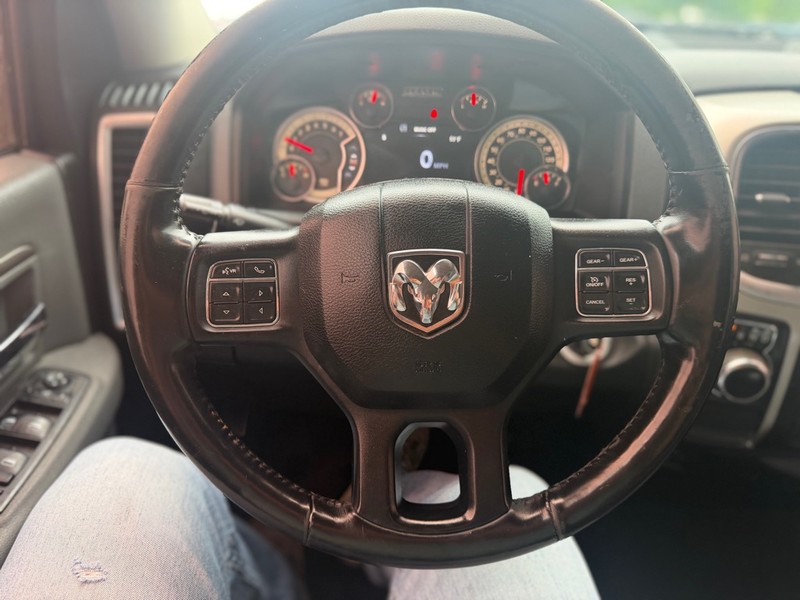 Ram 1500 Classic Vehicle Full-screen Gallery Image 9