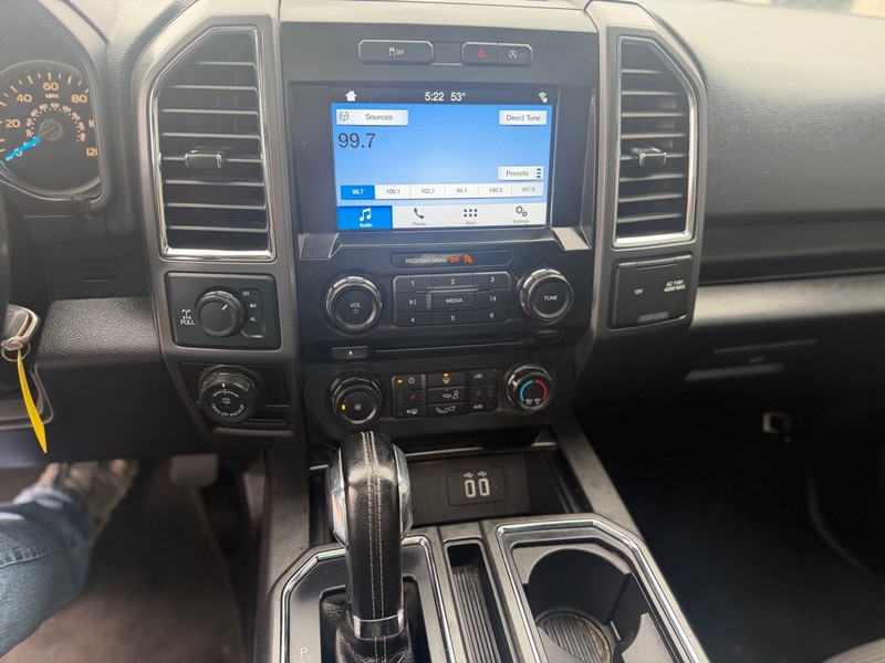 Ford F-150 Vehicle Full-screen Gallery Image 7