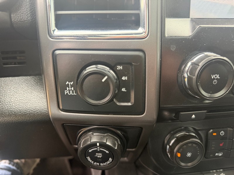 Ford F-150 Vehicle Full-screen Gallery Image 9
