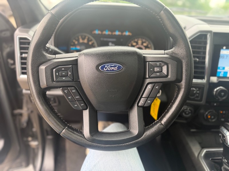 Ford F-150 Vehicle Full-screen Gallery Image 10