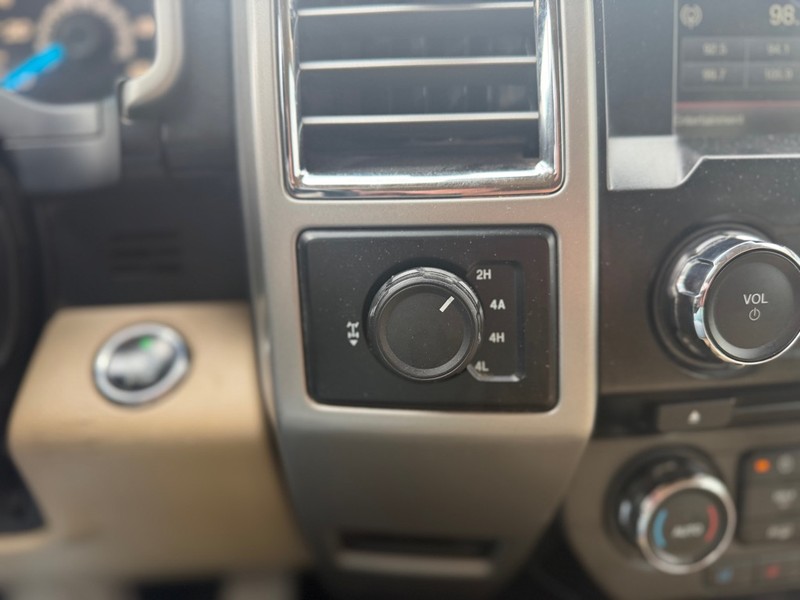 Ford F-150 Vehicle Full-screen Gallery Image 9