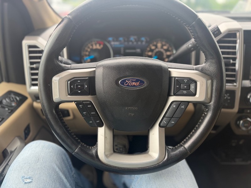 Ford F-150 Vehicle Full-screen Gallery Image 10