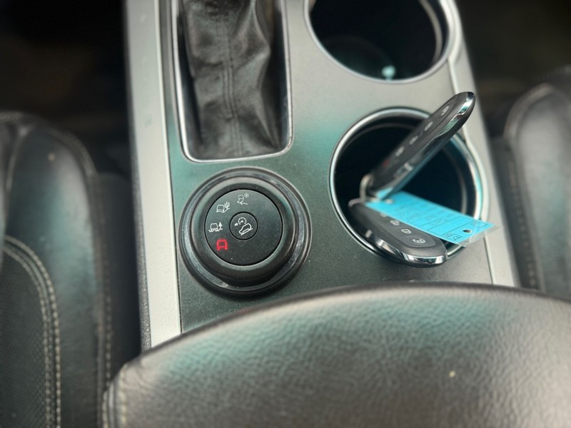 Ford Explorer Vehicle Full-screen Gallery Image 11