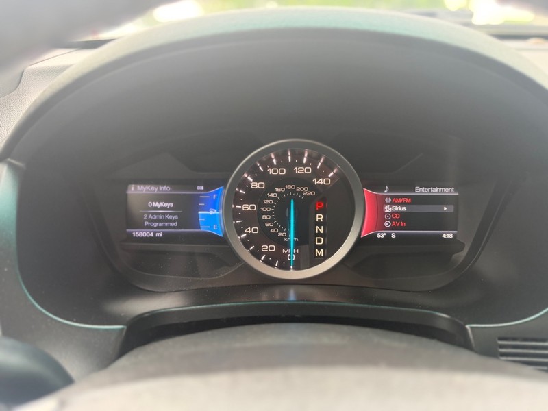 Ford Explorer Vehicle Full-screen Gallery Image 13