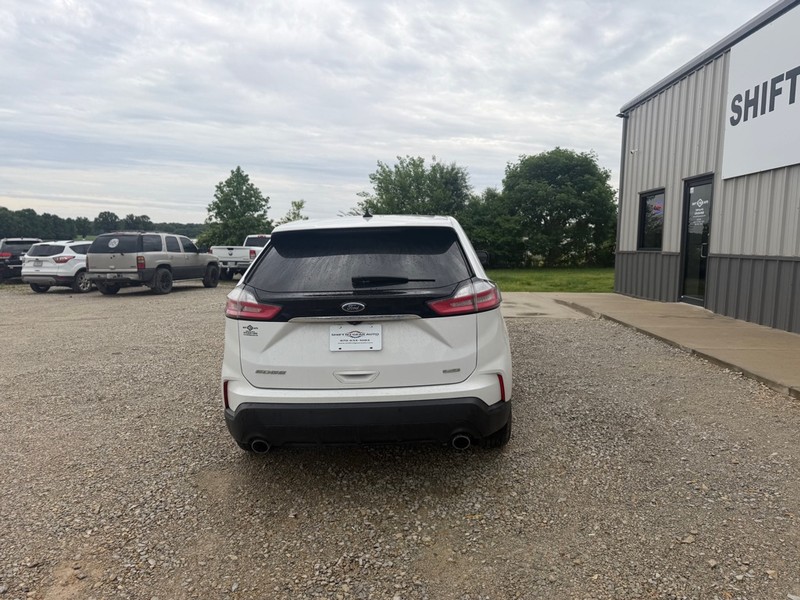 Ford Edge Vehicle Full-screen Gallery Image 4