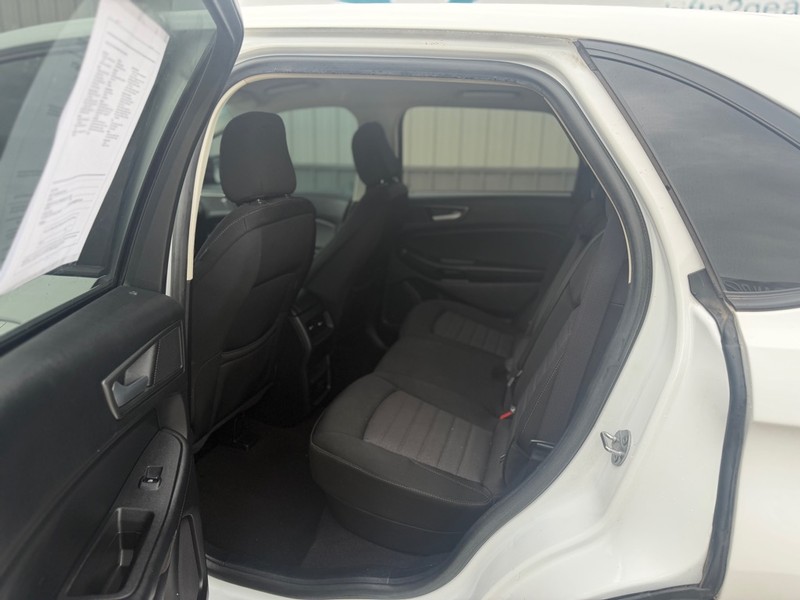 Ford Edge Vehicle Full-screen Gallery Image 5