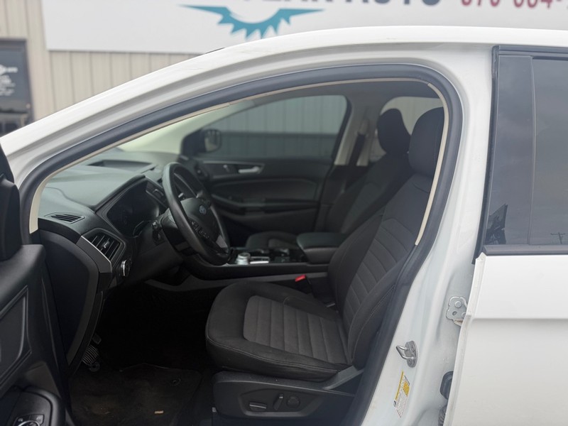 Ford Edge Vehicle Full-screen Gallery Image 6