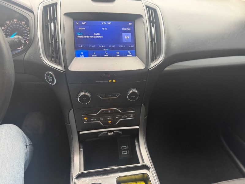Ford Edge Vehicle Full-screen Gallery Image 7