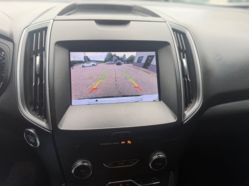 Ford Edge Vehicle Full-screen Gallery Image 8