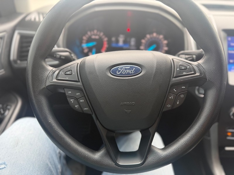 Ford Edge Vehicle Full-screen Gallery Image 9