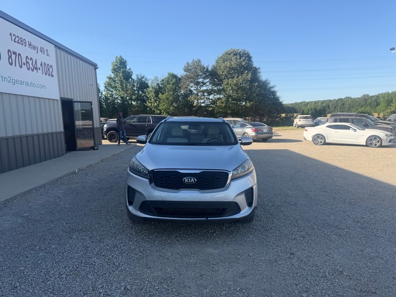 Kia Sorento Vehicle Full-screen Gallery Image 2