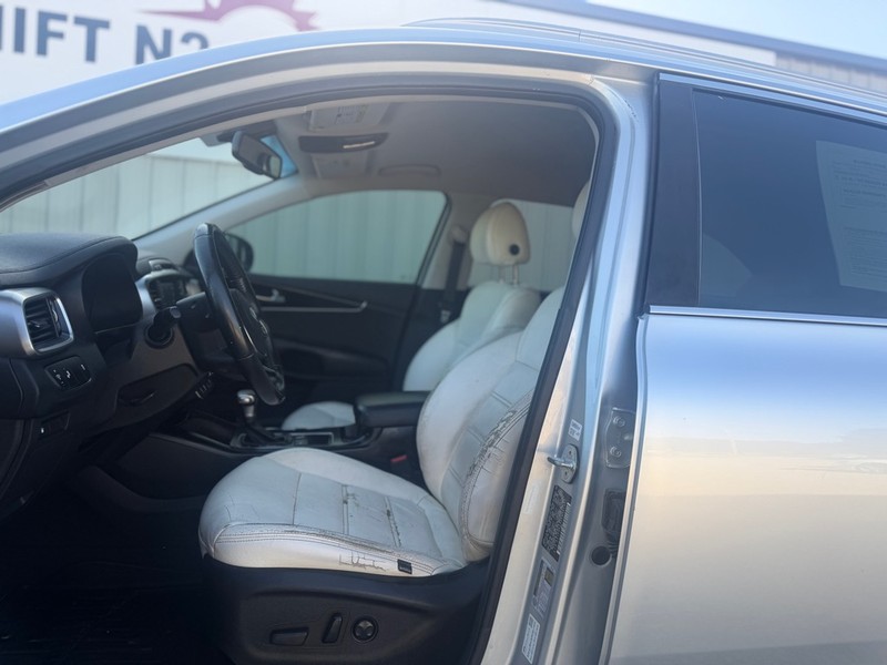 Kia Sorento Vehicle Full-screen Gallery Image 7