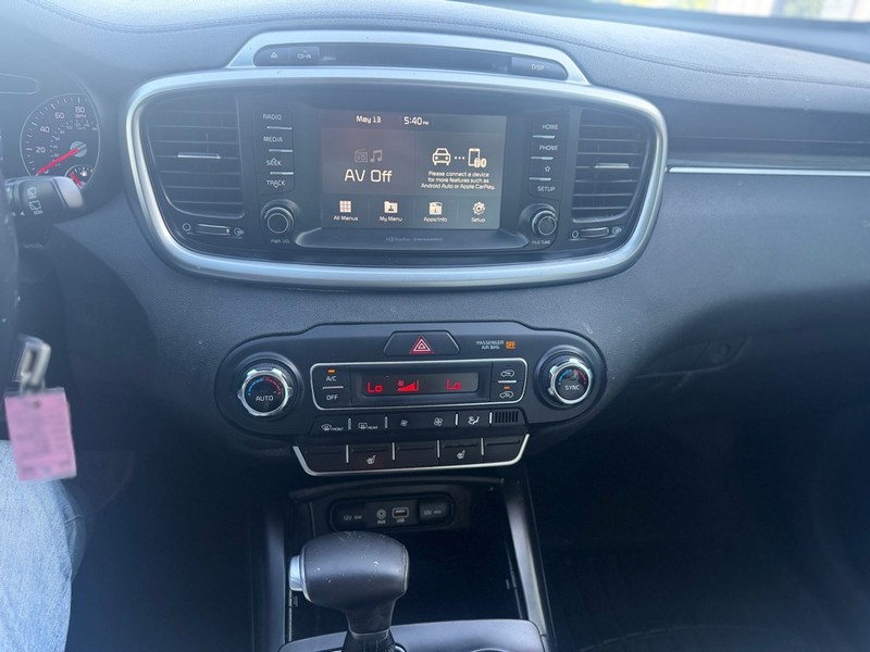 Kia Sorento Vehicle Full-screen Gallery Image 8