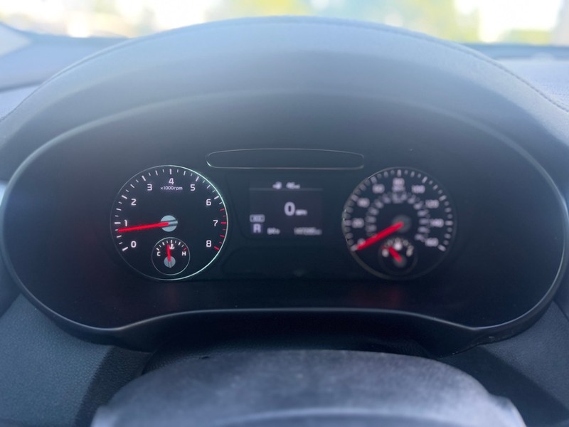 Kia Sorento Vehicle Full-screen Gallery Image 11