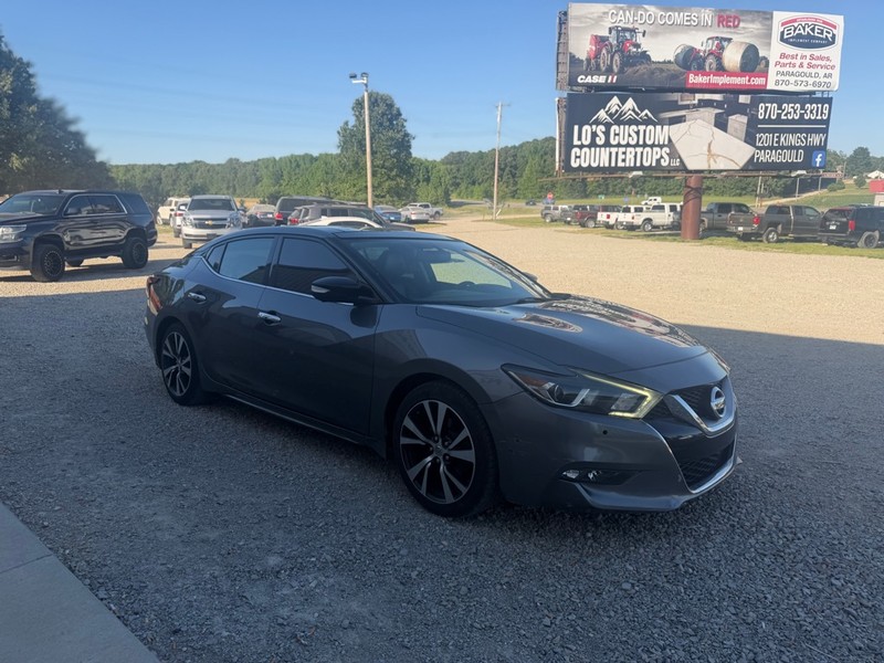 Nissan Maxima Vehicle Full-screen Gallery Image 3