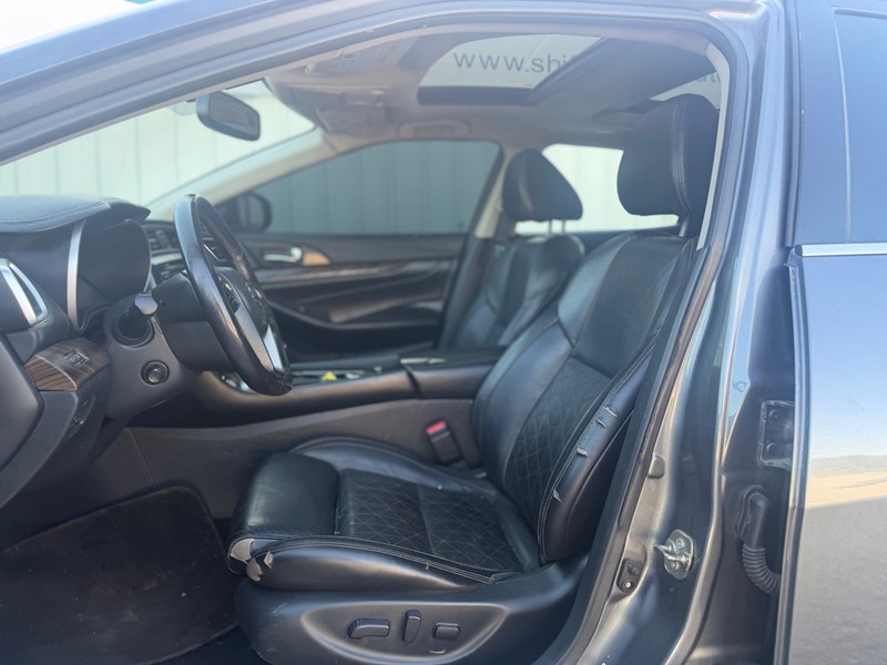 Nissan Maxima Vehicle Full-screen Gallery Image 6