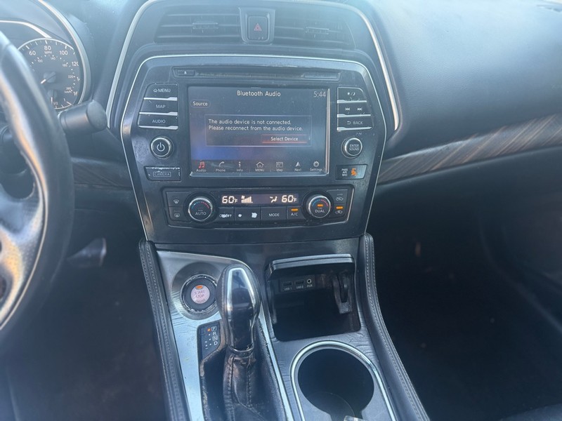 Nissan Maxima Vehicle Full-screen Gallery Image 7