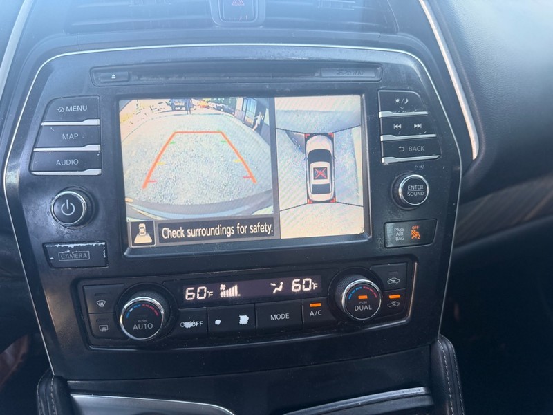 Nissan Maxima Vehicle Full-screen Gallery Image 8