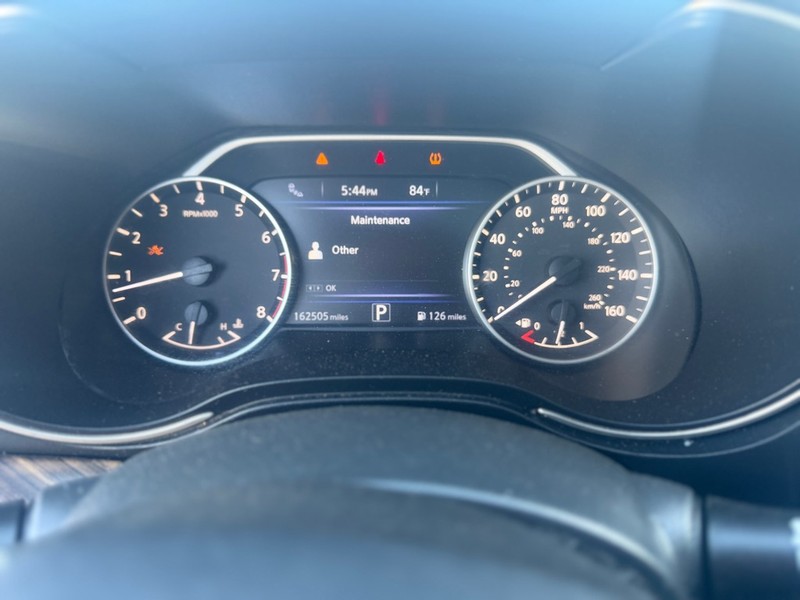 Nissan Maxima Vehicle Full-screen Gallery Image 10