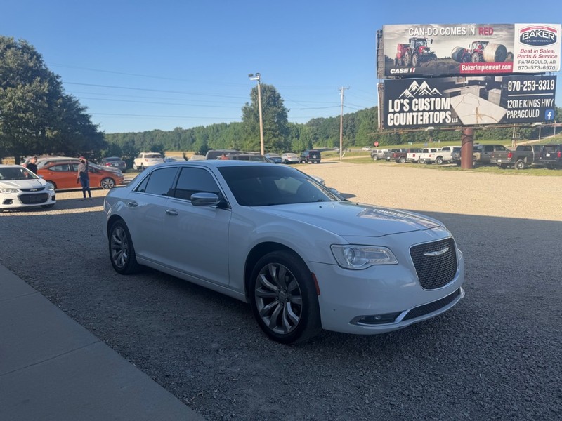 Chrysler 300 Vehicle Full-screen Gallery Image 3