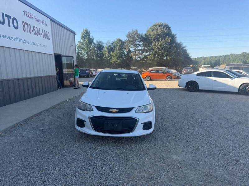 Chevrolet Sonic Vehicle Full-screen Gallery Image 2