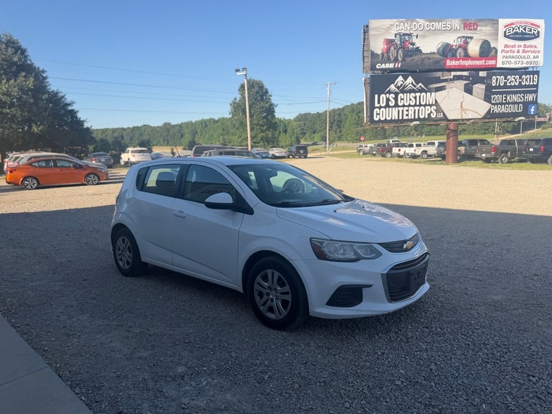 Chevrolet Sonic Vehicle Full-screen Gallery Image 3