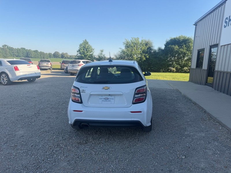 Chevrolet Sonic Vehicle Full-screen Gallery Image 4