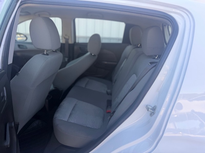 Chevrolet Sonic Vehicle Full-screen Gallery Image 5