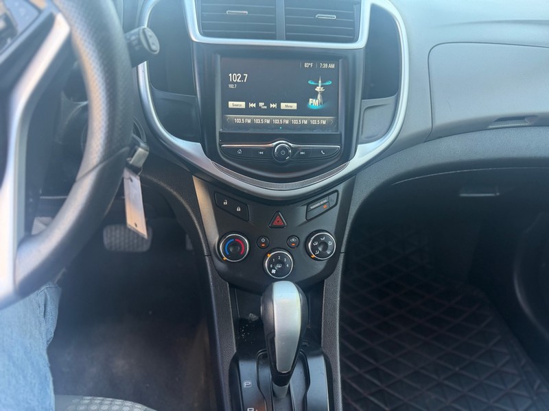Chevrolet Sonic Vehicle Full-screen Gallery Image 7