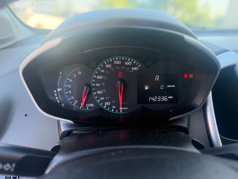 Chevrolet Sonic Vehicle Full-screen Gallery Image 10