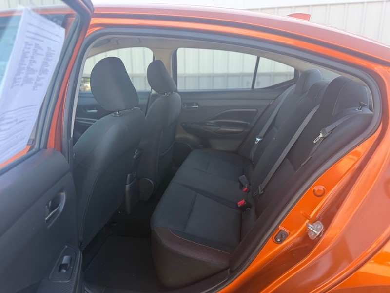Nissan Versa Sedan Vehicle Full-screen Gallery Image 5