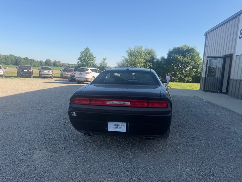 Dodge Challenger Vehicle Full-screen Gallery Image 4