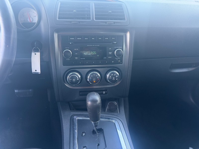 Dodge Challenger Vehicle Full-screen Gallery Image 7