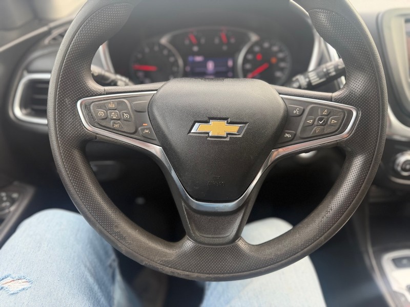 Chevrolet EQUINOX Vehicle Full-screen Gallery Image 9