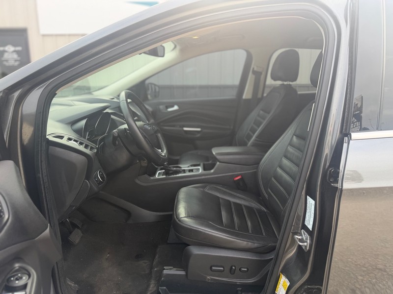 Ford Escape Vehicle Full-screen Gallery Image 6