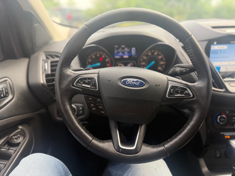 Ford Escape Vehicle Full-screen Gallery Image 9
