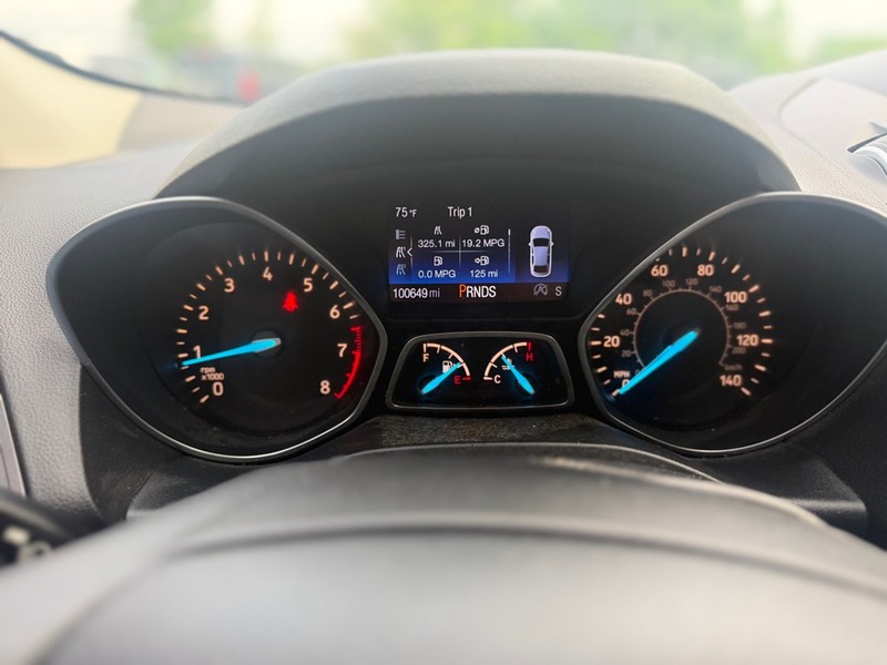 Ford Escape Vehicle Full-screen Gallery Image 10