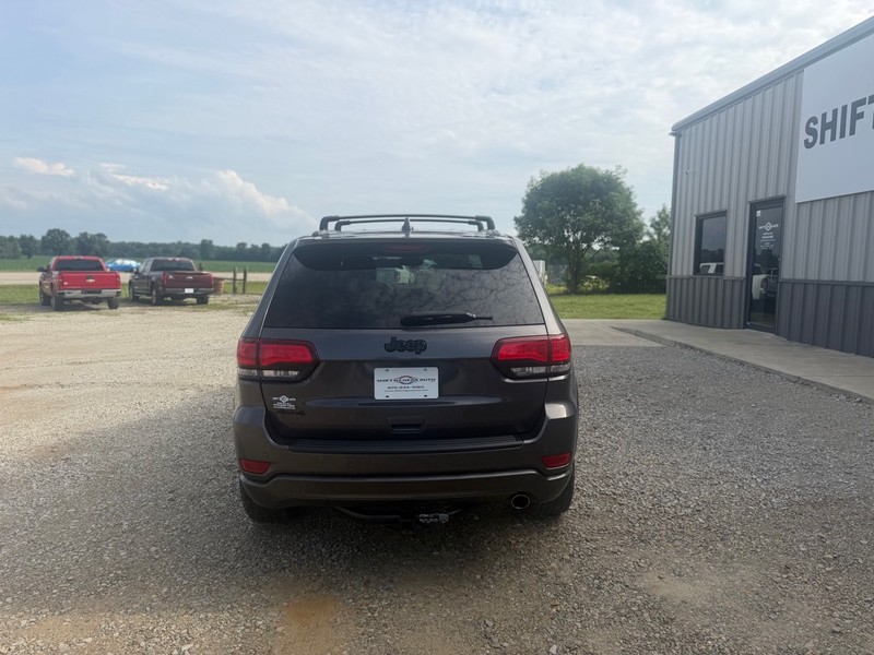 Jeep Grand Cherokee Vehicle Full-screen Gallery Image 4