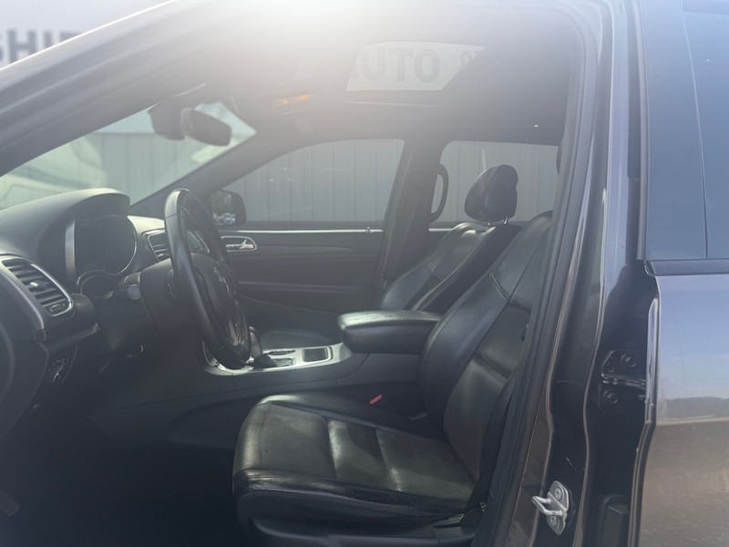Jeep Grand Cherokee Vehicle Full-screen Gallery Image 6