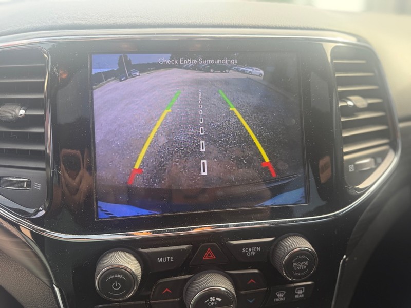 Jeep Grand Cherokee Vehicle Full-screen Gallery Image 8