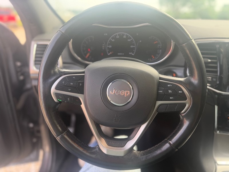 Jeep Grand Cherokee Vehicle Full-screen Gallery Image 10