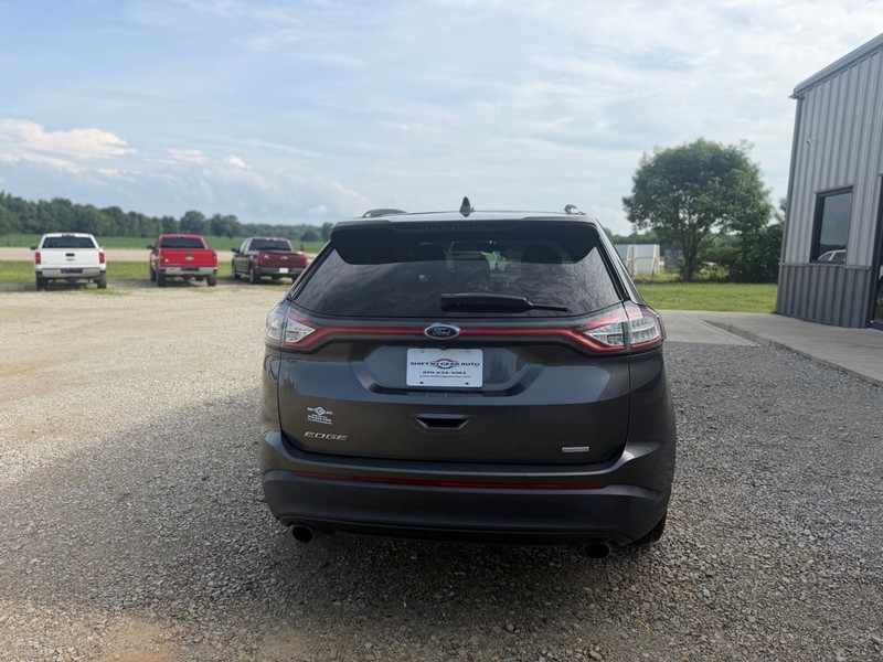 Ford Edge Vehicle Full-screen Gallery Image 4