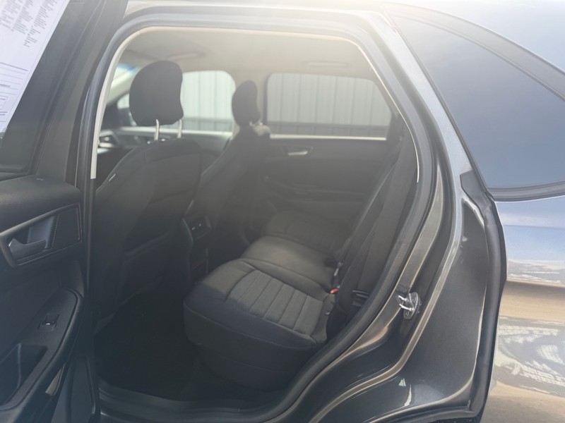 Ford Edge Vehicle Full-screen Gallery Image 5