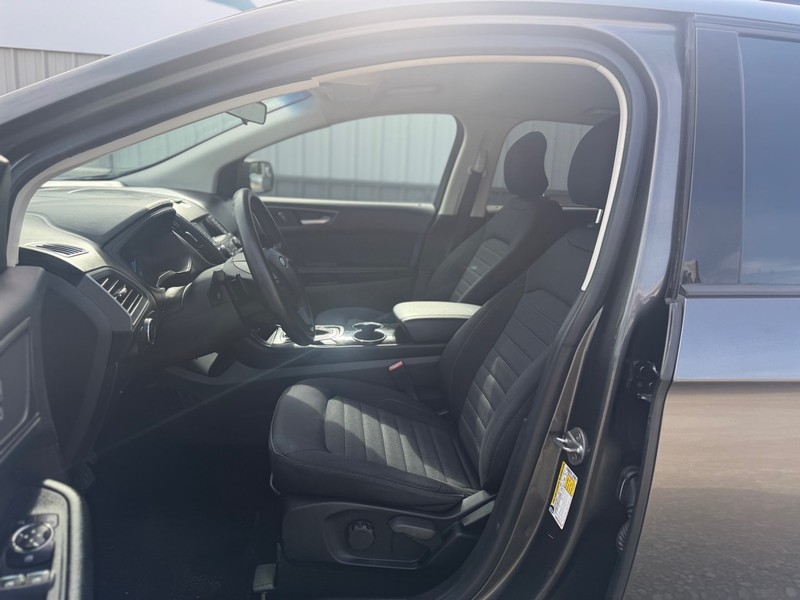 Ford Edge Vehicle Full-screen Gallery Image 6