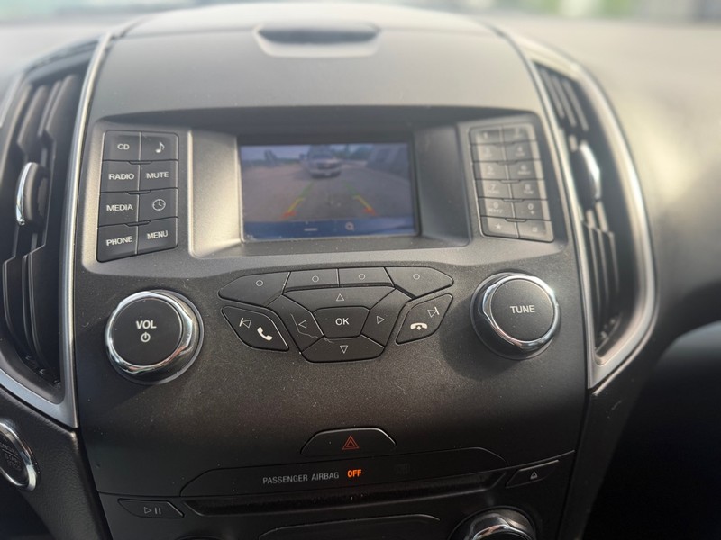 Ford Edge Vehicle Full-screen Gallery Image 8