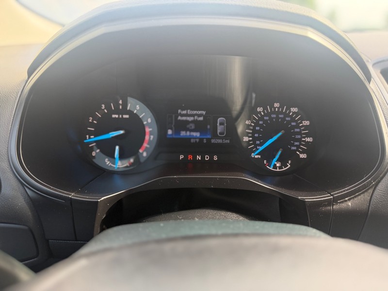 Ford Edge Vehicle Full-screen Gallery Image 10