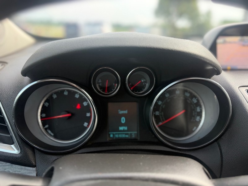 Buick Encore Vehicle Full-screen Gallery Image 10