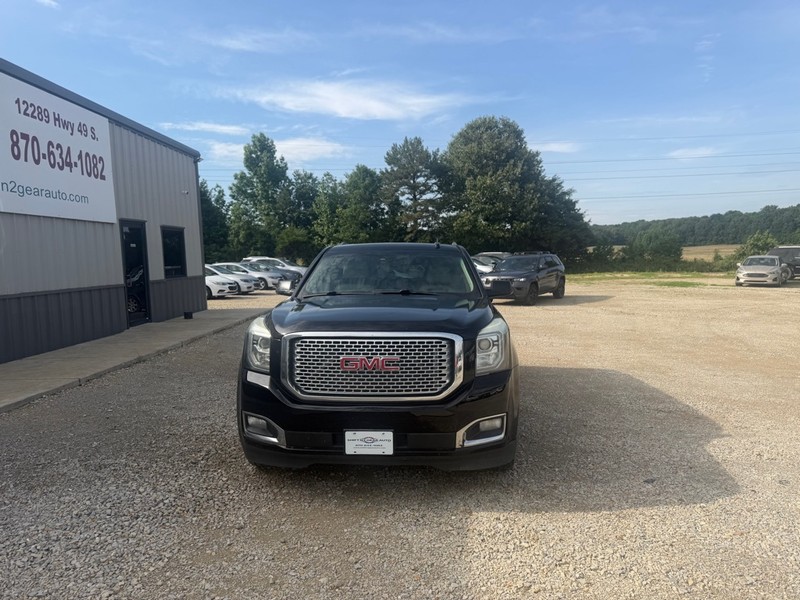 GMC Yukon XL Vehicle Full-screen Gallery Image 2